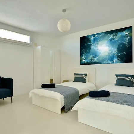 C'an Petra, Carrer Club Robinson Villa