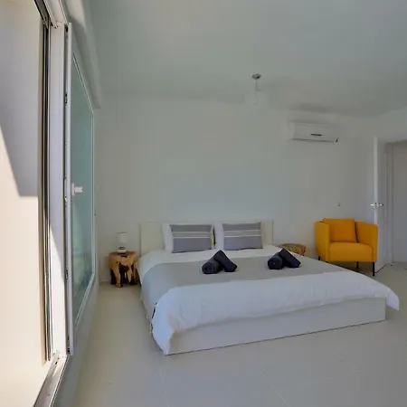 Villa C'an Petra, Carrer Club Robinson San José