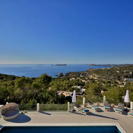 Villa C'an Petra, Carrer Club Robinson *
