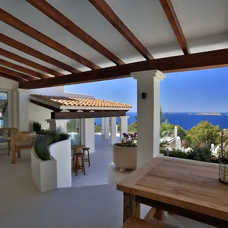 Villa C'an Petra, Carrer Club Robinson *